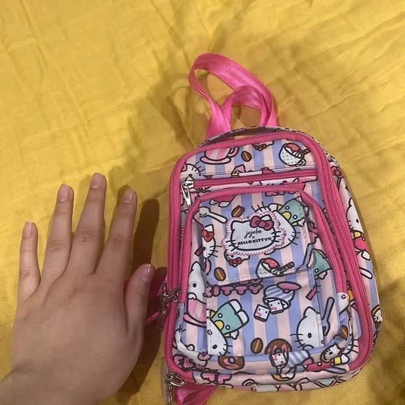 jujube x hello kitty💗 - Picture 14 of 16